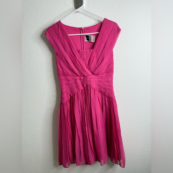 Tadashi Silk Chiffon V-Neck Fit and Flare Pink Dress Sz 8 - Picture 1 of 2